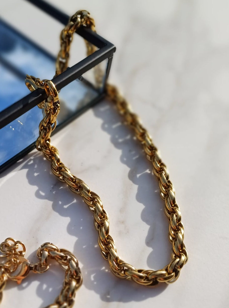 Statement necklace